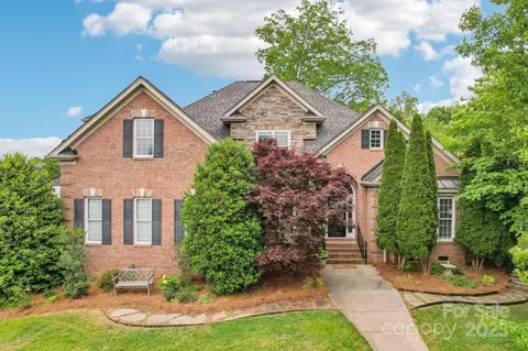 8905 Landsdowne Ave, Harrisburg, NC 28075