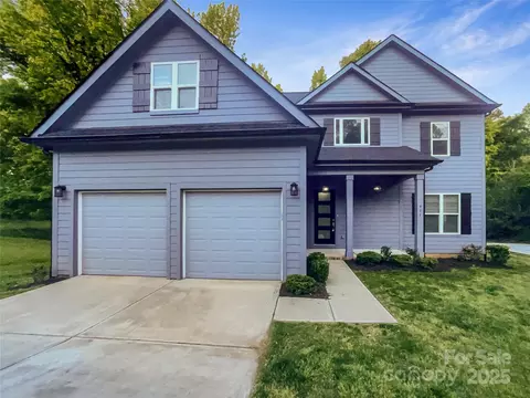 911 Balsam Ter, Charlotte, NC 28214