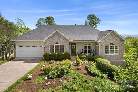 301 Governors Dr, Hendersonville, NC 28791