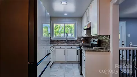 403 3rd Nw St NW, Conover, NC 28613 photo 4