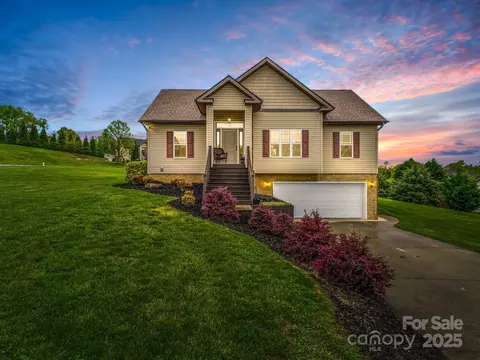 415 Beck Creek Cir, Flat Rock, NC 28731