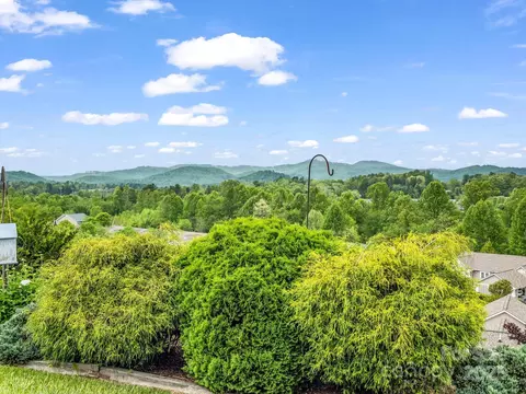 5802 Wood Duck Way, Hendersonville, NC 28792