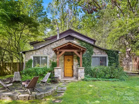 24 Iroquois St, Black Mountain, NC 28711