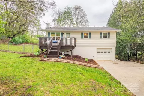 44 Arrowhead St, Clyde, NC 28721