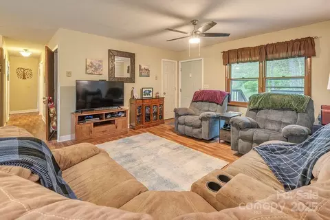 Living - 44 Arrowhead St, Clyde, NC 28721 photo 2 of 3