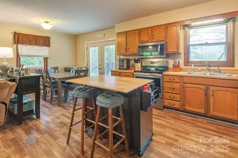 Kitchen - 44 Arrowhead St, Clyde, NC 28721 photo 4 of 4