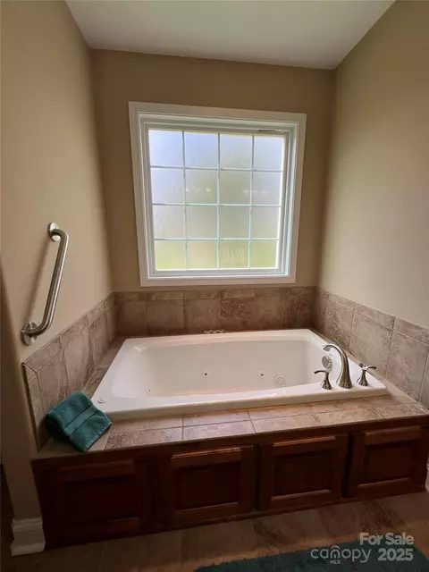 Bath - 506 E Pine St, Maiden, NC 28650 photo 3 of 4