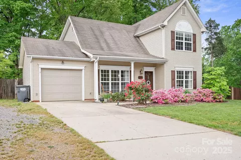 137 Valley Glen Dr, Troutman, NC 28166