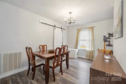 Dining - 2324 7th Nw Ave NW, Hickory, NC 28601 photo 1 of 2