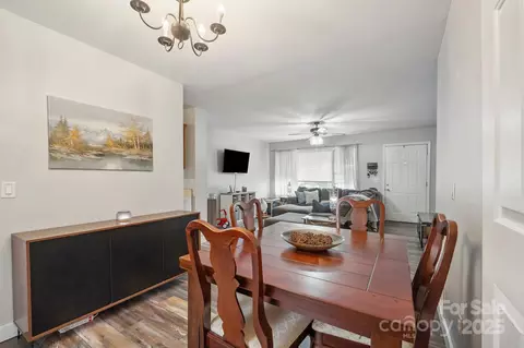 Dining - 2324 7th Nw Ave NW, Hickory, NC 28601 photo 2 of 2