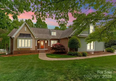 174 Buffalo Creek Dr, Statesville, NC 28677
