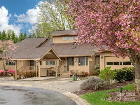 203 Wild Oak Ln, Hendersonville, NC 28791