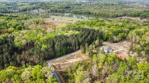 105 Wharf Ln, Statesville, NC 28677