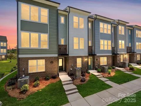 1112 Bismuth Ln, Charlotte, NC 28211