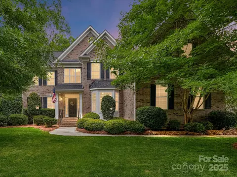 3203 Blackburn Dr, Waxhaw, NC 28173