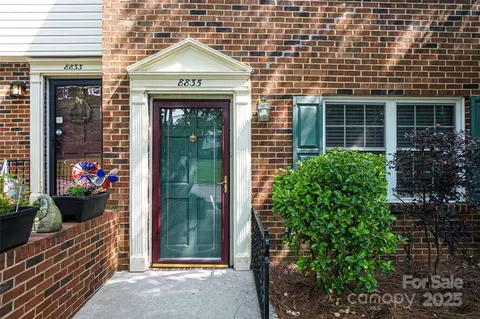 8835 Hunter Ridge Dr, Charlotte, NC 28226