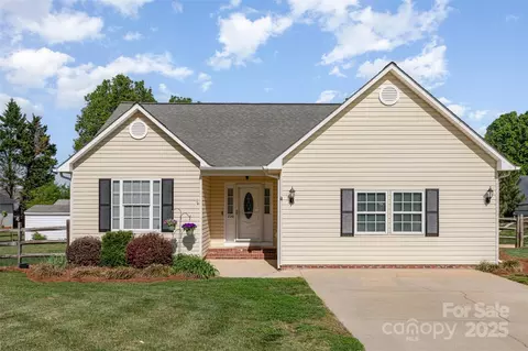 206 Summey Barker Dr, Dallas, NC 28034