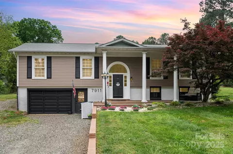 7911 Barkley Rd, Sherrills Ford, NC 28673
