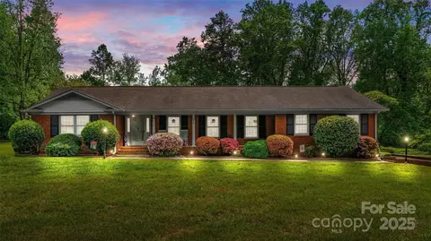 1044 Oakridge Farm Hwy, Mooresville, NC 28115