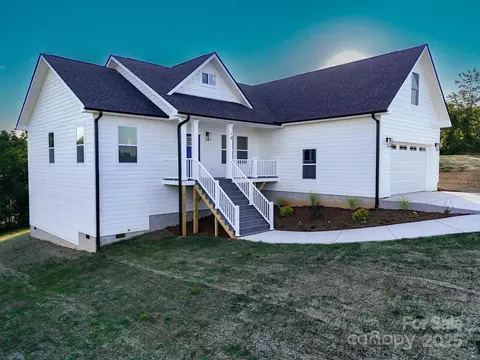 18 Cadydid Dr, Leicester, NC 28748