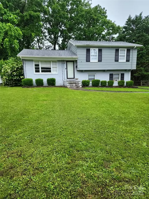 1615 Grovewood Dr, Charlotte, NC 28208