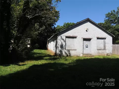 2012 Whisnant N Ave N, Newton, NC 28658