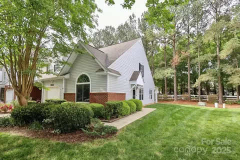 8233 Christmas Ct, Charlotte, NC 28216