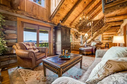 1873 El Miner Dr, Mars Hill, NC 28754