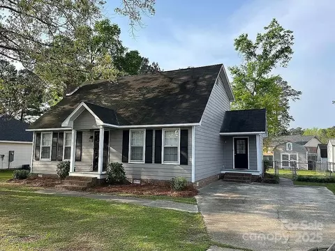 636 Brockton Ln, Florence, SC 29501