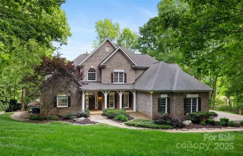 9013 Yellow Pine Ct, Waxhaw, NC 28173