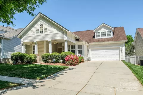 1027 Feather Oak Ln, Matthews, NC 28104