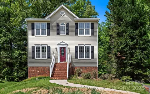 165 Powers Point Ct, Winston Salem, NC 27106