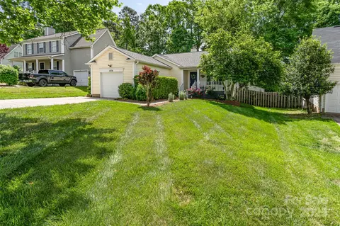 11224 Amber Glen Dr, Charlotte, NC 28269