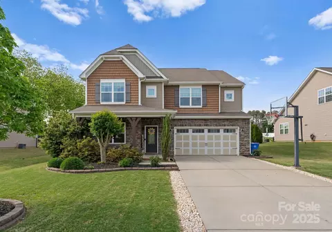 137 Sugar Magnolia Dr, Mooresville, NC 28115