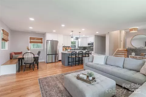 2009 Edgewater Dr, Charlotte, NC 28210
