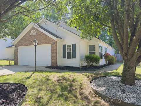 8027 Bristle Ln, Charlotte, NC 28214