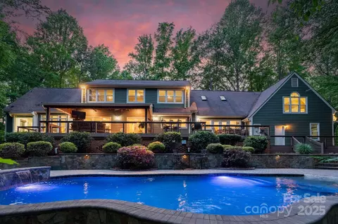 8400 Prince Valiant Dr, Waxhaw, NC 28173