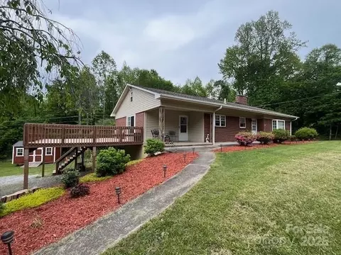 323 Hibriten Se Dr SE, Lenoir, NC 28645
