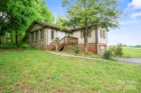 1205 Southwood Dr, Newton, NC 28658