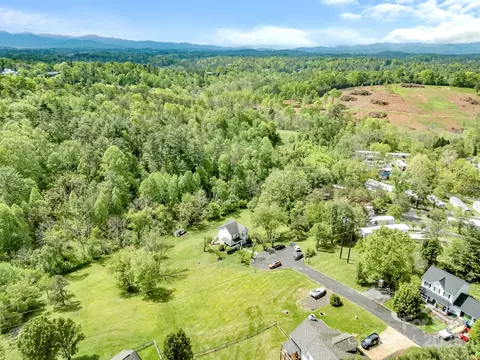 166 Kennedy Rd, Weaverville, NC 28787