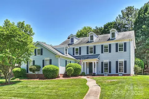 9209 Cameron Wood Dr, Charlotte, NC 28210
