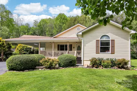 53 Garden Ct, Maggie Valley, NC 28751