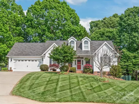 1542 Crowders Woods Dr, Gastonia, NC 28052
