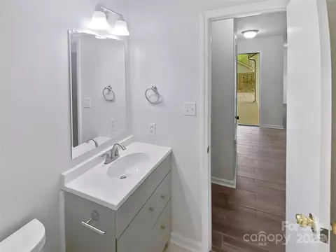 Bath - 8600 Eaglewind Dr, Charlotte, NC 28212 photo 3 of 4