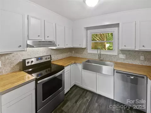 Kitchen - 8600 Eaglewind Dr, Charlotte, NC 28212 photo 1 of 3
