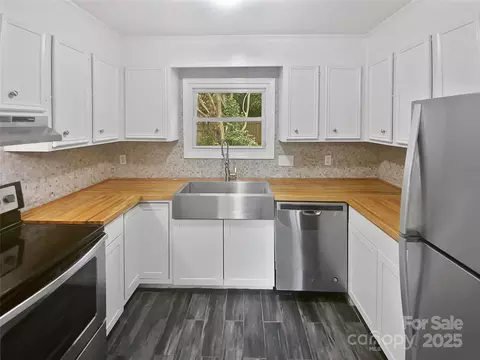 Kitchen - 8600 Eaglewind Dr, Charlotte, NC 28212 photo 3 of 3