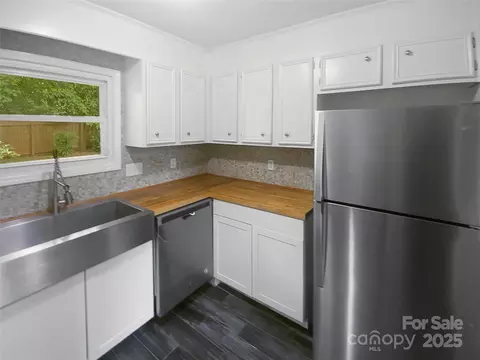 Kitchen - 8600 Eaglewind Dr, Charlotte, NC 28212 photo 2 of 3