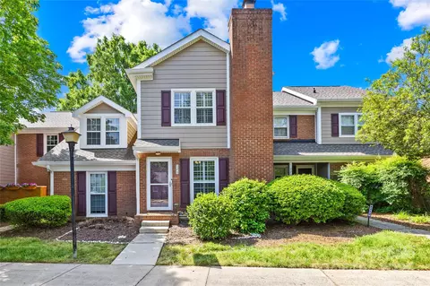 9214 N Vicksburg Park Ct, Charlotte, NC 28210