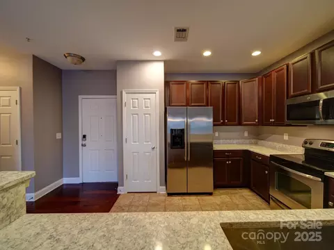 1000 E Woodlawn 402 Rd #402, Charlotte, NC 28209