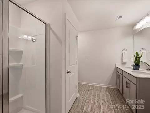 Bath - 6037 Guildford Hill Ln, Charlotte, NC 28215 photo 1 of 3
